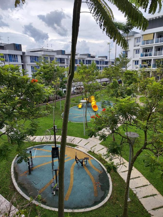 Putra 1 Pool Homestay Bandar Seri Putra Kampong Sungai Buah Экстерьер фото