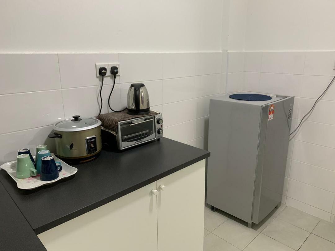 Putra 1 Pool Homestay Bandar Seri Putra Kampong Sungai Buah Экстерьер фото
